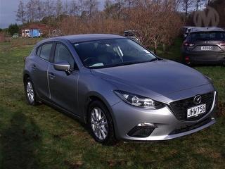 2015 Mazda 3 GLX 5D Hatch Photo