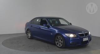 2005 BMW 320i 4D Sedan Photo